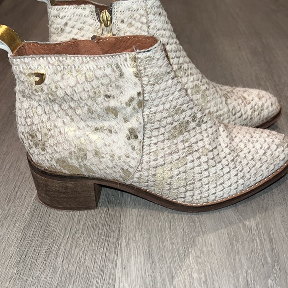 Anthropologie Gioseppo Frontier Ankle Boots - Picture 5 of 10